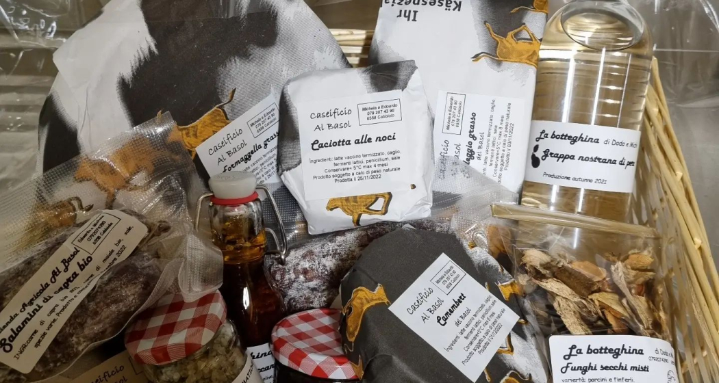 Un cestone di prodotti provenienti dall'azienda.