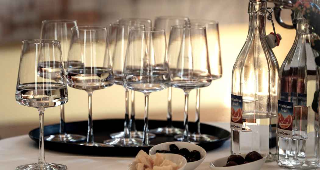 Mineralwasser-Degustation (gdl_854201033_image)