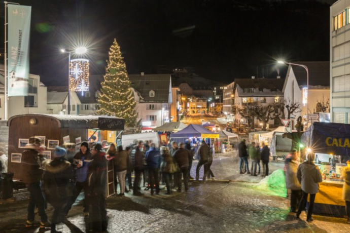 Schnapsmarkt in Ilanz (gdl_802422258_image)