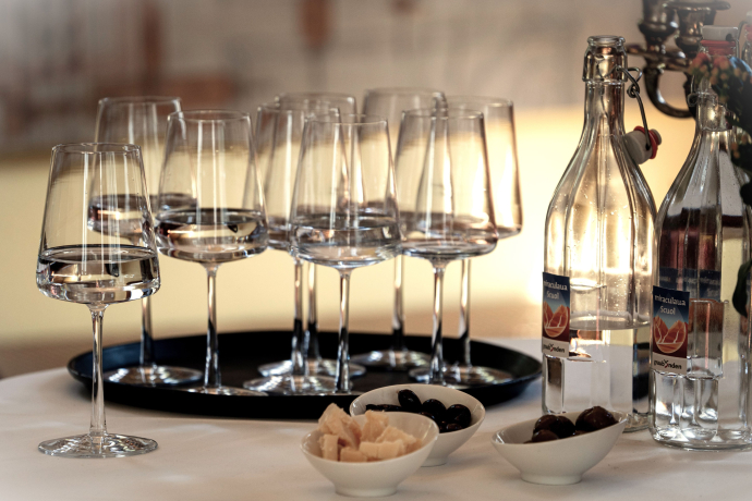 Mineralwasser-Degustation (gdl_854201033_image)