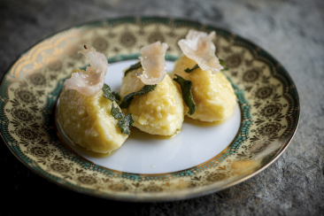 Griess-Kartoffelgnocchi mit Lardo